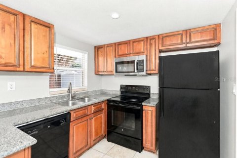 House in Port Richey, Florida 2 bedrooms, 91.97 sq.m. № 2393380 - photo 8