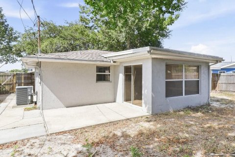 House in Port Richey, Florida 2 bedrooms, 91.97 sq.m. № 2393380 - photo 16