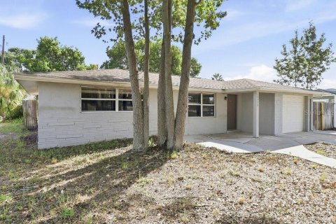 House in Port Richey, Florida 2 bedrooms, 91.97 sq.m. № 2393380 - photo 3