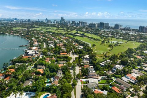House in Miami Beach, Florida 3 bedrooms, 183.85 sq.m. № 1895389 - photo 18