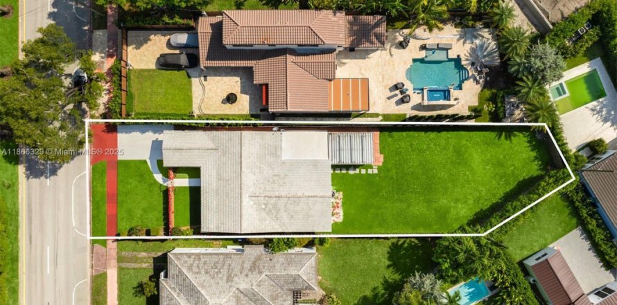 House in Miami Beach, Florida 3 bedrooms, 183.85 sq.m. № 1895389