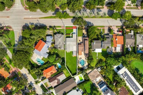 House in Miami Beach, Florida 3 bedrooms, 183.85 sq.m. № 1895389 - photo 12