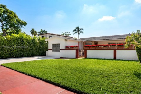 House in Miami Beach, Florida 3 bedrooms, 183.85 sq.m. № 1895389 - photo 7