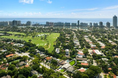 House in Miami Beach, Florida 3 bedrooms, 183.85 sq.m. № 1895389 - photo 17