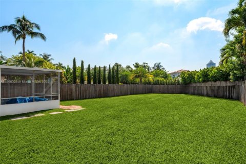 House in Miami Beach, Florida 3 bedrooms, 183.85 sq.m. № 1895389 - photo 10