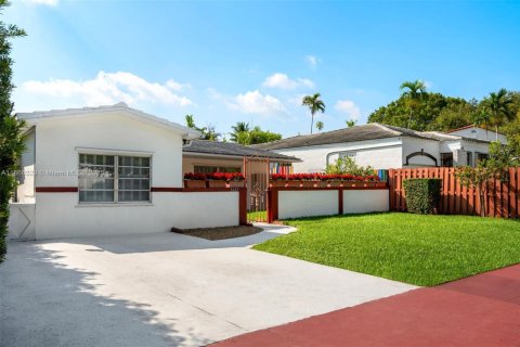 House in Miami Beach, Florida 3 bedrooms, 183.85 sq.m. № 1895389 - photo 5