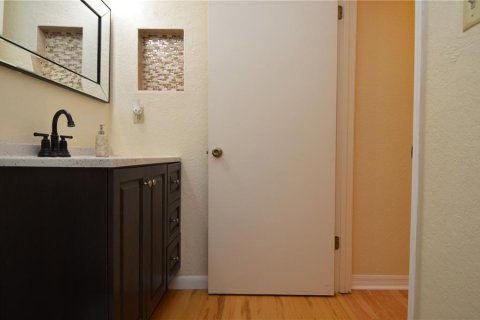 Condo in Saint Petersburg, Florida, 1 bedroom  № 1733123 - photo 29