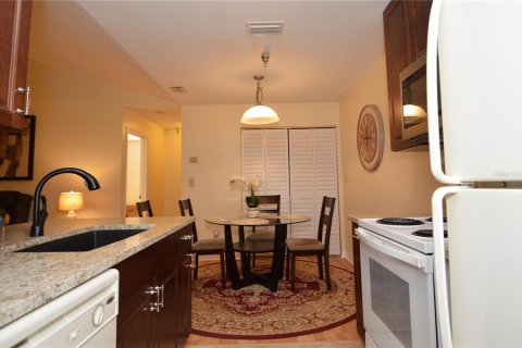 Condo in Saint Petersburg, Florida, 1 bedroom  № 1733123 - photo 9