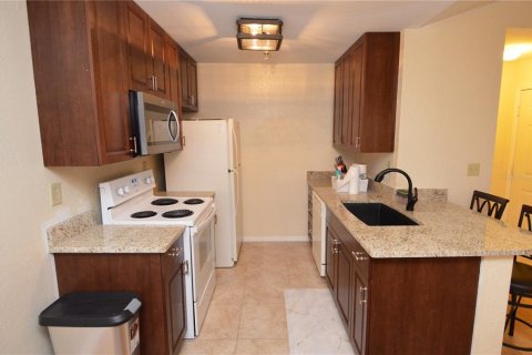 Condo in Saint Petersburg, Florida, 1 bedroom  № 1733123 - photo 7