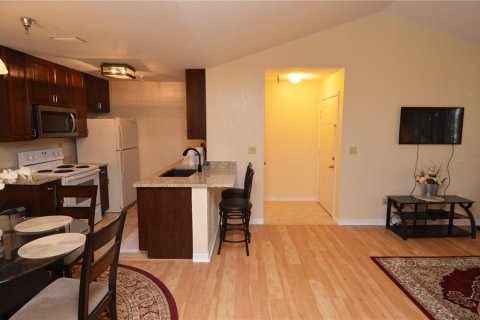 Condo in Saint Petersburg, Florida, 1 bedroom  № 1733123 - photo 4