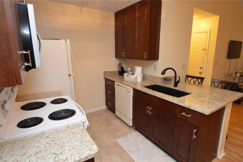 Condo in Saint Petersburg, Florida, 1 bedroom  № 1733123 - photo 8