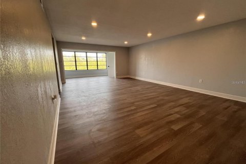 Copropriété à louer à Bradenton, Floride: 2 chambres, 120.03 m2 № 2302721 - photo 4
