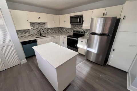 Copropriété à louer à Bradenton, Floride: 2 chambres, 120.03 m2 № 2302721 - photo 2