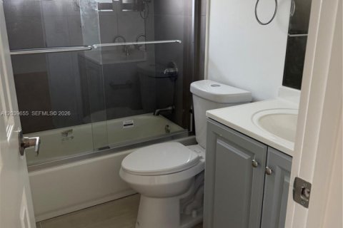 Condo in Hialeah, Florida, 2 bedrooms  № 2086939 - photo 6