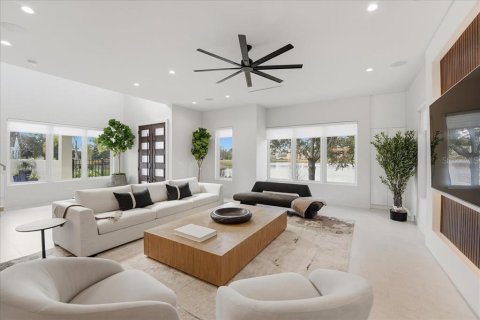 House in Orlando, Florida 4 bedrooms, 414.34 sq.m. № 2100187 - photo 11