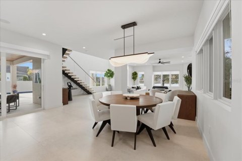 House in Orlando, Florida 4 bedrooms, 414.34 sq.m. № 2100187 - photo 15