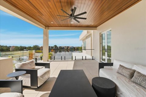 House in Orlando, Florida 4 bedrooms, 414.34 sq.m. № 2100187 - photo 4