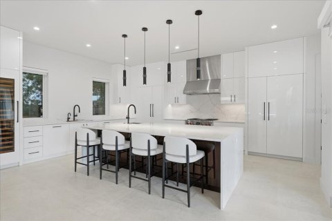 House in Orlando, Florida 4 bedrooms, 414.34 sq.m. № 2100187 - photo 16