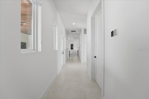 House in Orlando, Florida 4 bedrooms, 414.34 sq.m. № 2100187 - photo 23