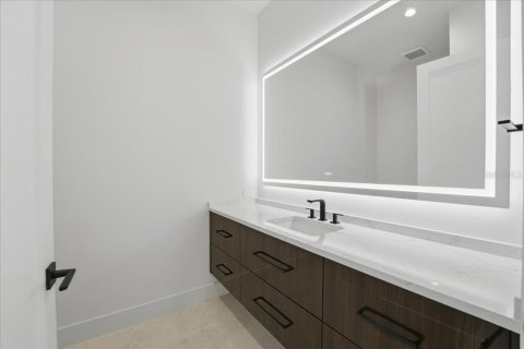 House in Orlando, Florida 4 bedrooms, 414.34 sq.m. № 2100187 - photo 25