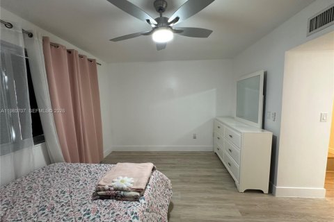 Copropriété à louer à Miami, Floride: 2 chambres, 125.42 m2 № 2047365 - photo 13