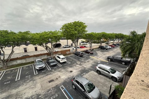 Copropriété à louer à Miami, Floride: 2 chambres, 125.42 m2 № 2047365 - photo 27