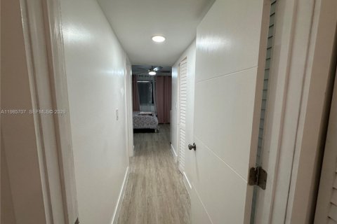 Copropriété à louer à Miami, Floride: 2 chambres, 125.42 m2 № 2047365 - photo 19