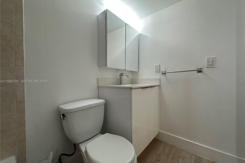 Copropriété à louer à Miami, Floride: 2 chambres, 125.42 m2 № 2047365 - photo 17