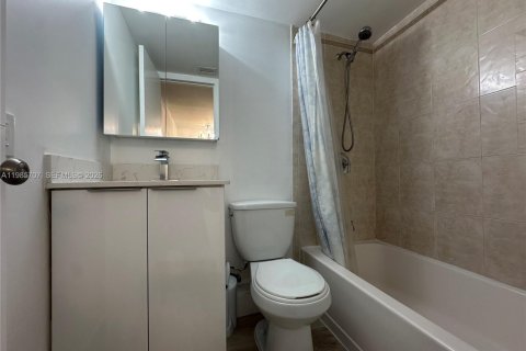 Copropriété à louer à Miami, Floride: 2 chambres, 125.42 m2 № 2047365 - photo 23