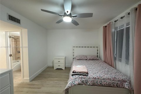 Copropriété à louer à Miami, Floride: 2 chambres, 125.42 m2 № 2047365 - photo 12