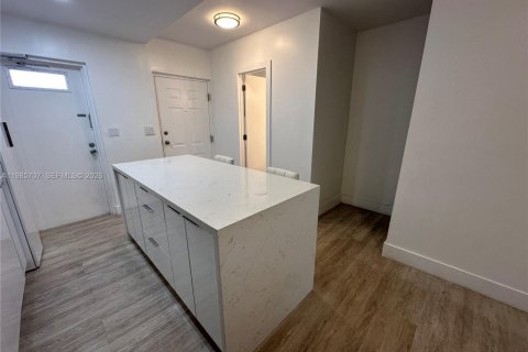 Copropriété à louer à Miami, Floride: 2 chambres, 125.42 m2 № 2047365 - photo 10