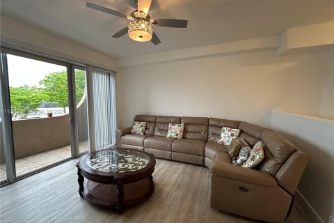 Copropriété à louer à Miami, Floride: 2 chambres, 125.42 m2 № 2047365 - photo 9