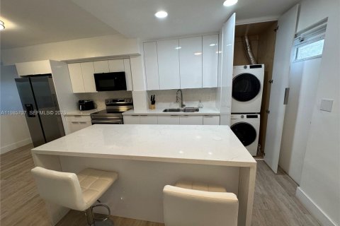 Copropriété à louer à Miami, Floride: 2 chambres, 125.42 m2 № 2047365 - photo 2