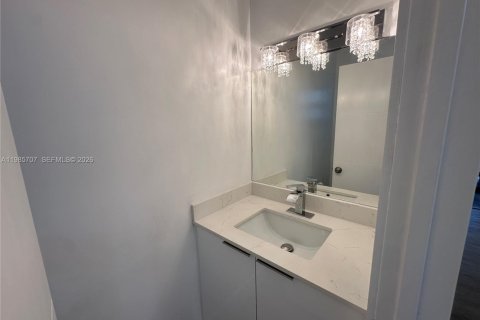 Copropriété à louer à Miami, Floride: 2 chambres, 125.42 m2 № 2047365 - photo 11