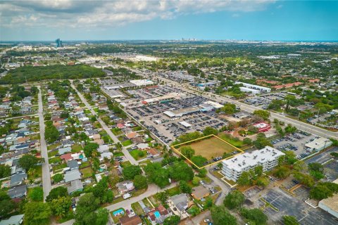 Commercial property in Hollywood, Florida № 1862789 - photo 4