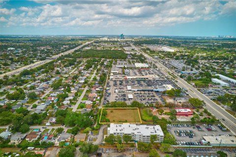 Commercial property in Hollywood, Florida № 1862789 - photo 1