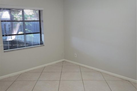 Touwnhouse à louer à Miramar, Floride: 3 chambres, 106.84 m2 № 2051489 - photo 11