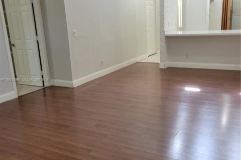 Touwnhouse à louer à Miramar, Floride: 3 chambres, 106.84 m2 № 2051489 - photo 9