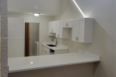 Touwnhouse à louer à Miramar, Floride: 3 chambres, 106.84 m2 № 2051489 - photo 6