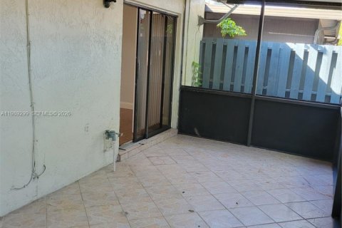 Touwnhouse à louer à Miramar, Floride: 3 chambres, 106.84 m2 № 2051489 - photo 17