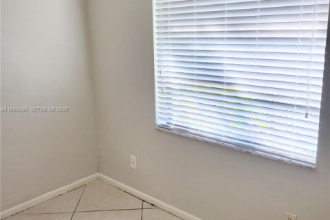 Touwnhouse à louer à Miramar, Floride: 3 chambres, 106.84 m2 № 2051489 - photo 14