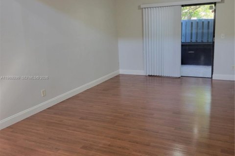 Touwnhouse à louer à Miramar, Floride: 3 chambres, 106.84 m2 № 2051489 - photo 7