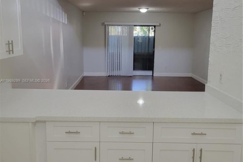 Touwnhouse à louer à Miramar, Floride: 3 chambres, 106.84 m2 № 2051489 - photo 4