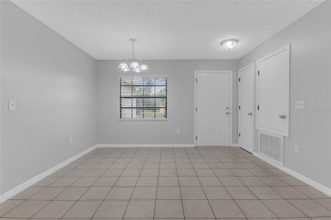 Villa ou maison à vendre à Apopka, Floride: 3 chambres, 121.7 m2 № 2408921 - photo 12