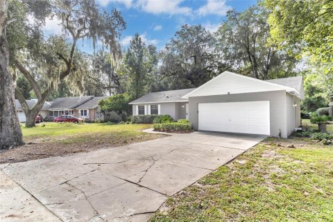 Villa ou maison à vendre à Apopka, Floride: 3 chambres, 121.7 m2 № 2408921 - photo 4