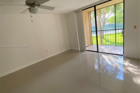 Copropriété à louer à Miami, Floride: 1 chambre, 65.5 m2 № 1940341 - photo 3
