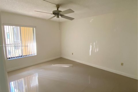 Copropriété à louer à Miami, Floride: 1 chambre, 65.5 m2 № 1940341 - photo 4