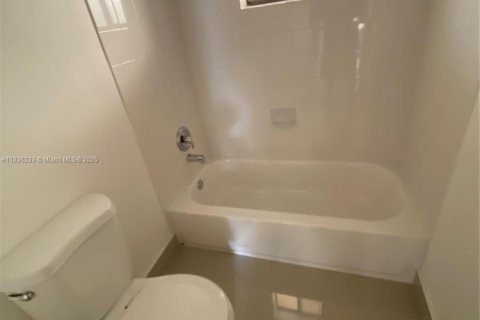 Copropriété à louer à Miami, Floride: 1 chambre, 65.5 m2 № 1940341 - photo 9