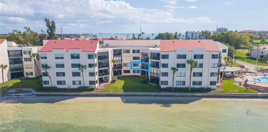Condominio en Saint Petersburg, Florida, 2 dormitorios № 2214292