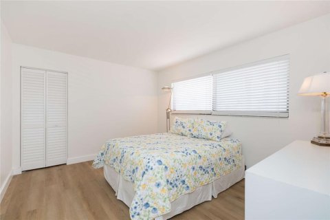 Condominio en venta en Saint Petersburg, Florida, 2 dormitorios, 100.52 m2 № 2214292 - foto 16